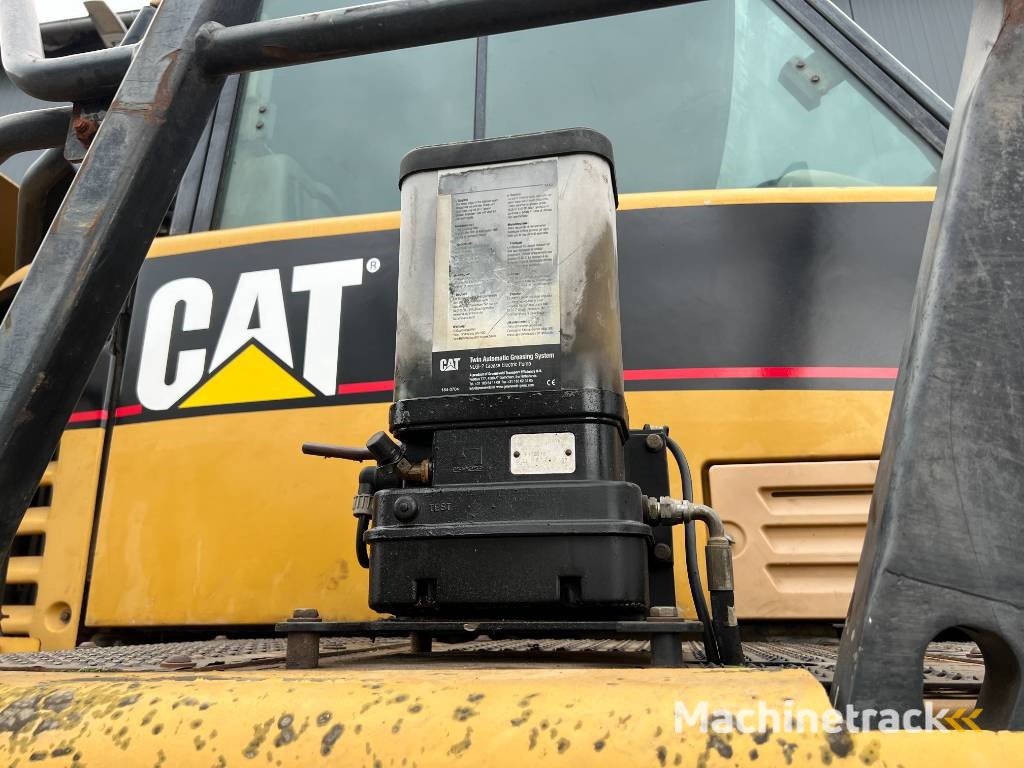 CAT 735