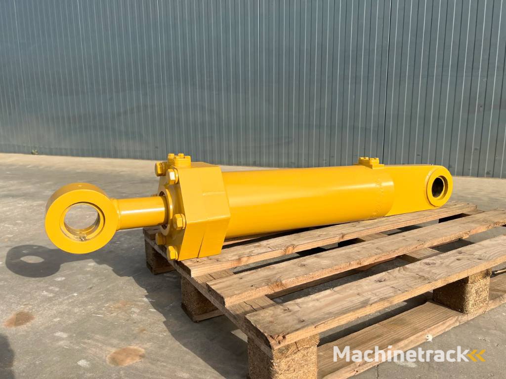 CAT D8 Cylinder