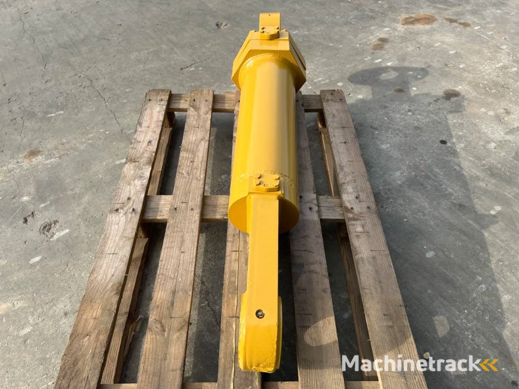 CAT D8 Cylinder