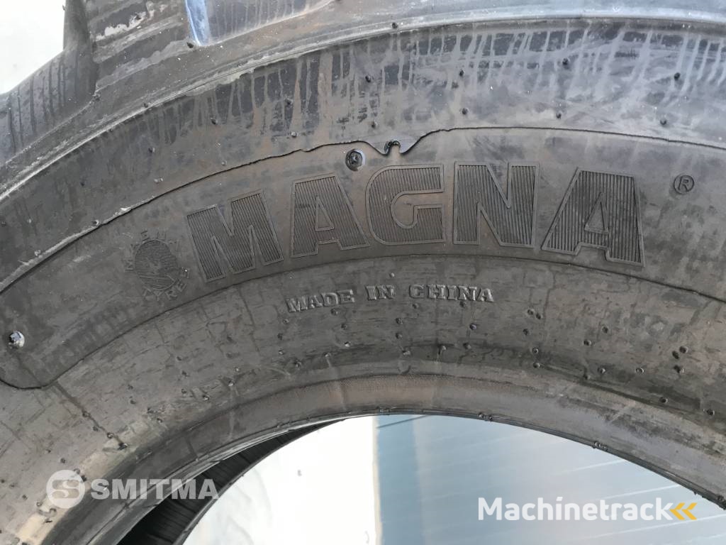 Magna 1400 x 24