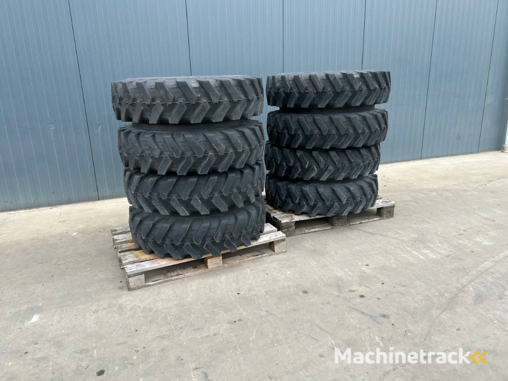 Bridgestone 1000 x 20 Set / 10.00 x 20: 4x2 Tyres