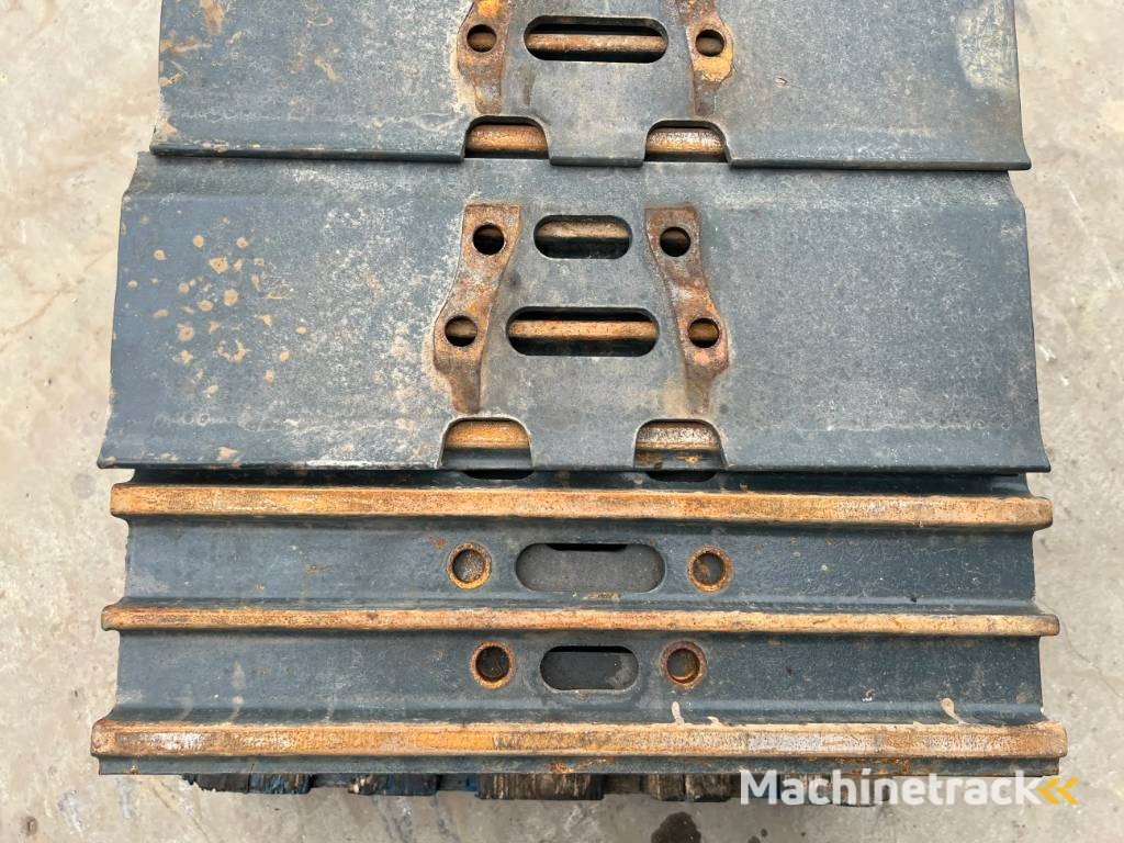 Hyundai R210 / R215 / R220 Shoes 3 Grouser 600mm