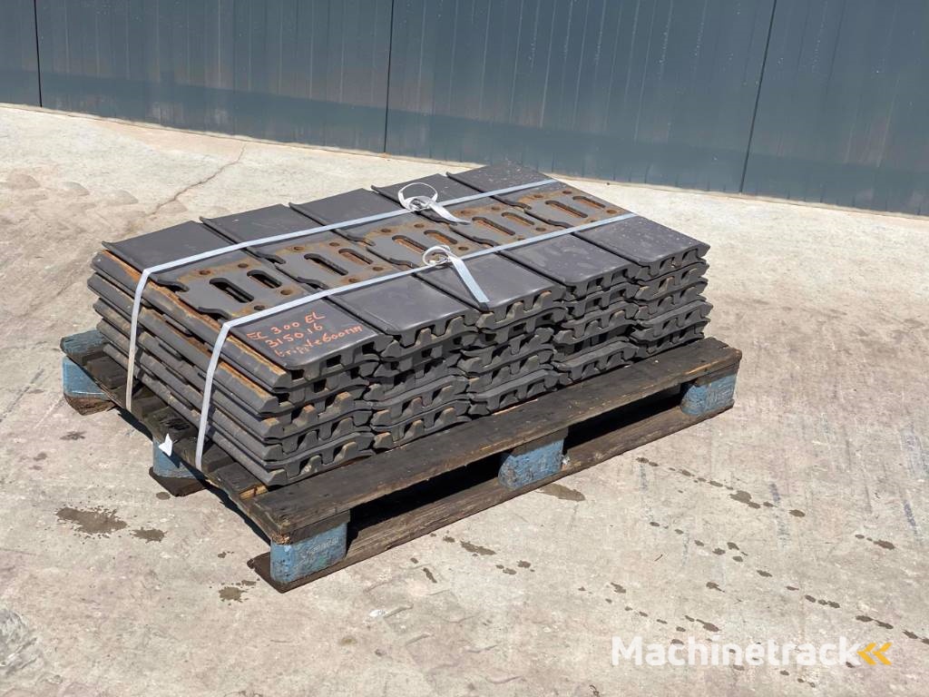 JCB JS240 / JS260 / JS300 Shoes/Pads