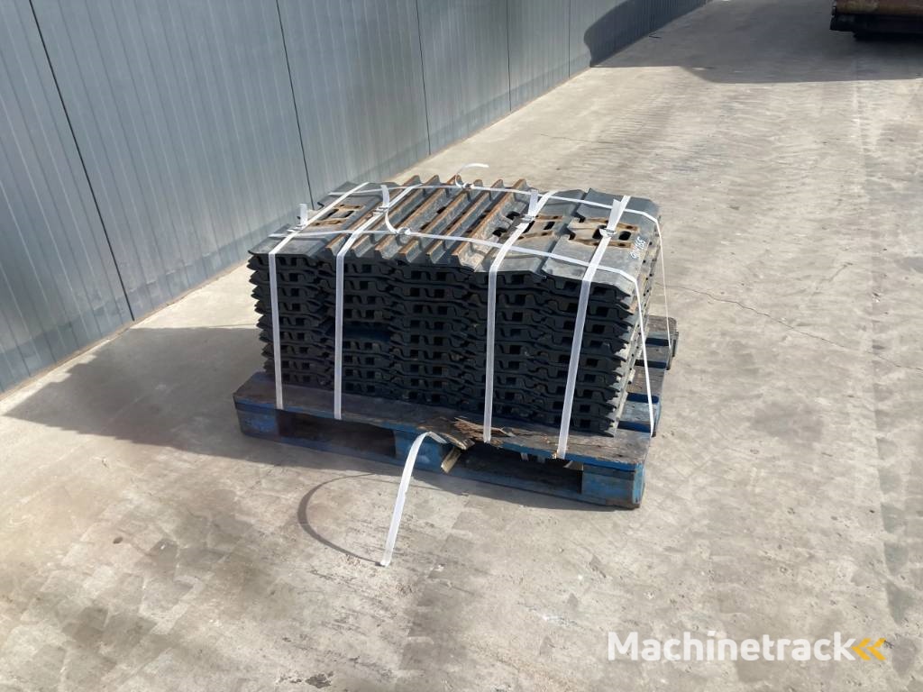 Komatsu PC150 / PC160 / PC180 / PC210 / PC240 3 Grouser 60