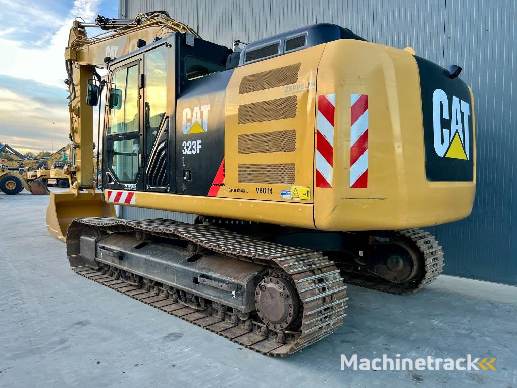 CAT 323F L