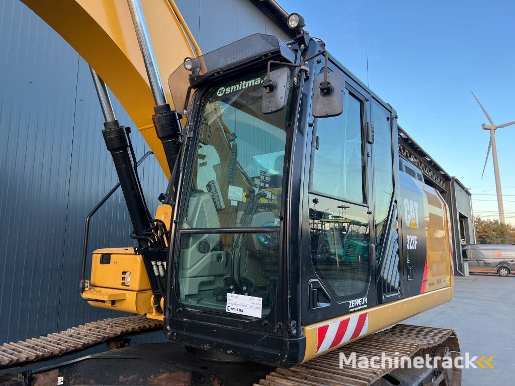 CAT 323F L