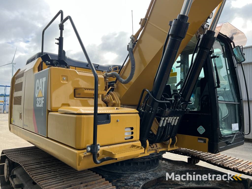 CAT 352F