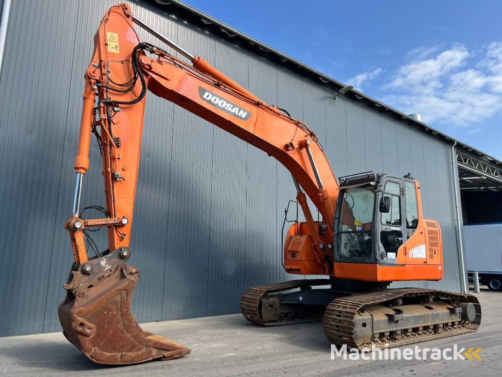Doosan DX235LCR