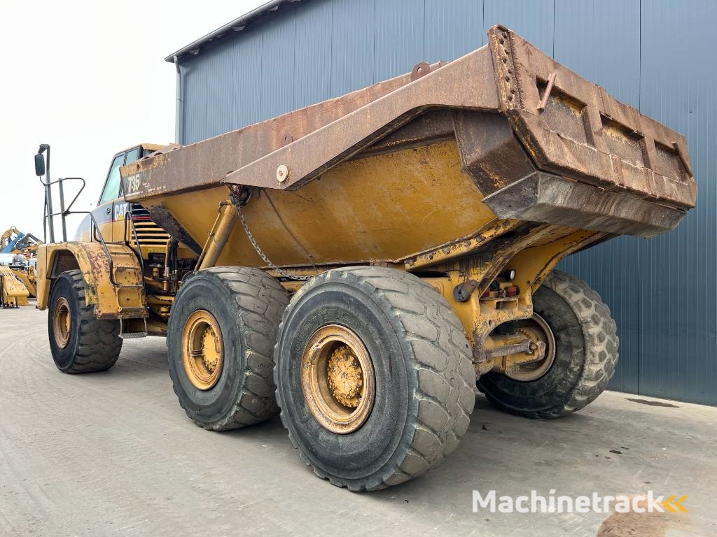 CAT 735