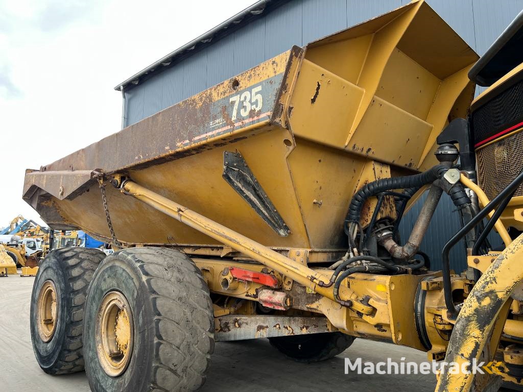 CAT 735