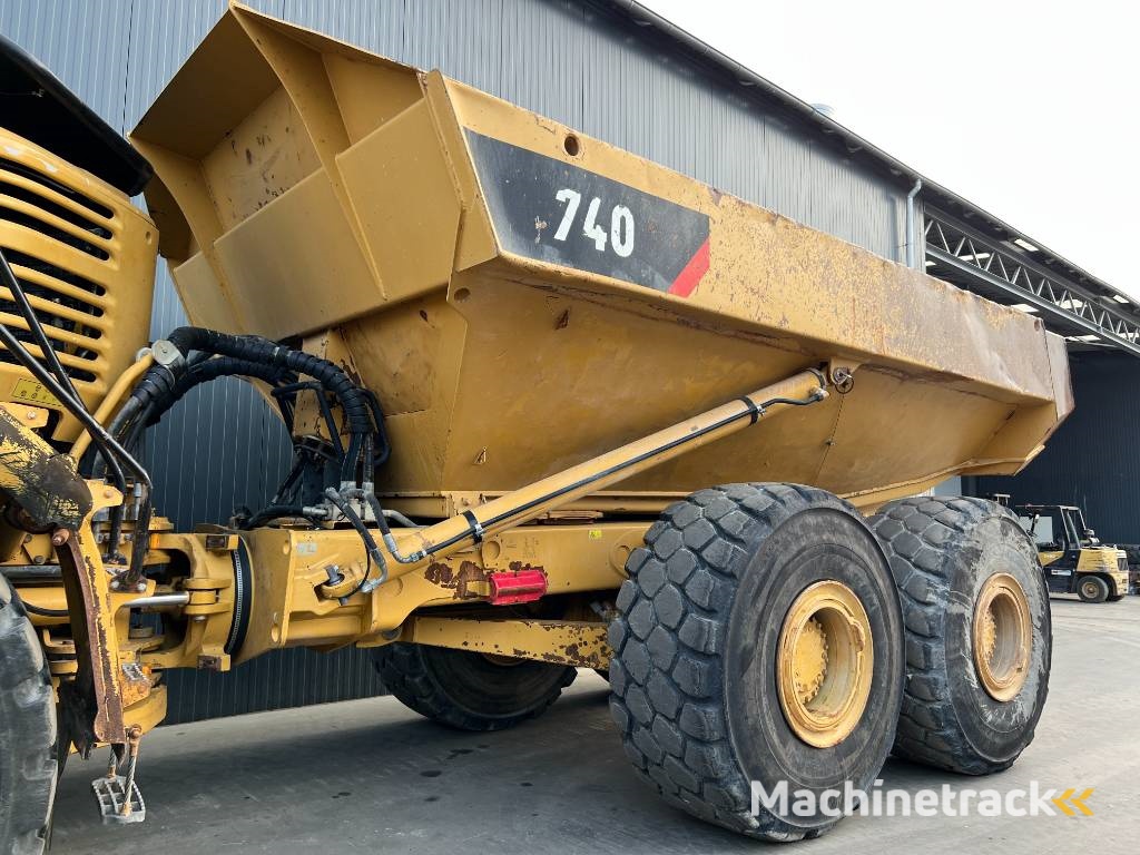 CAT 740