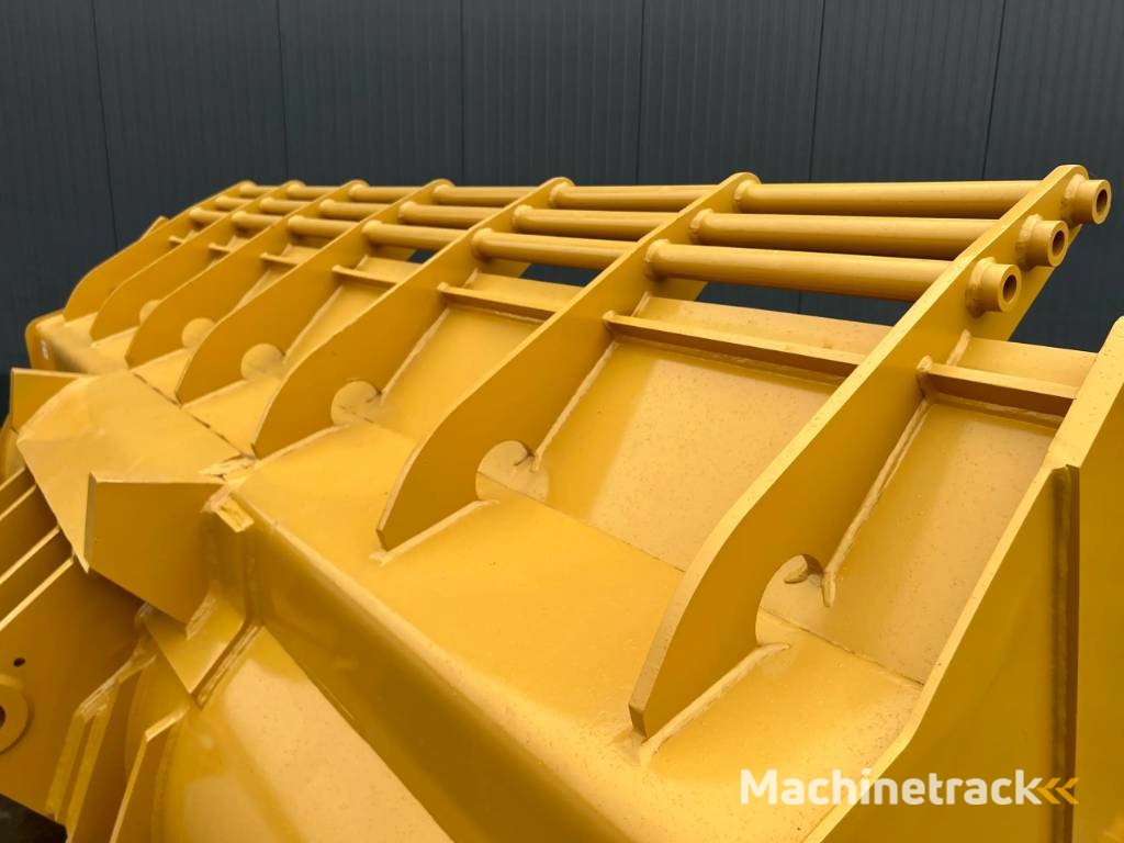 CAT 980 incl. cutting edge + side protectors