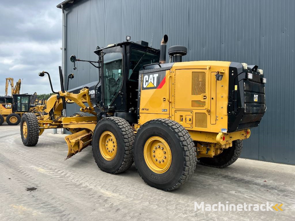 CAT 140M2 AWD