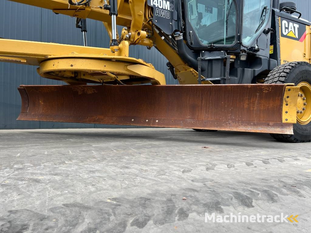 CAT 140M2 AWD