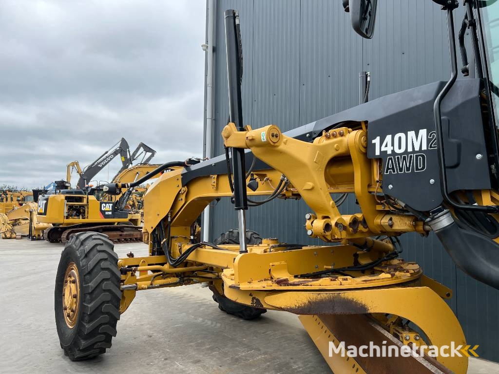 CAT 140M2 AWD