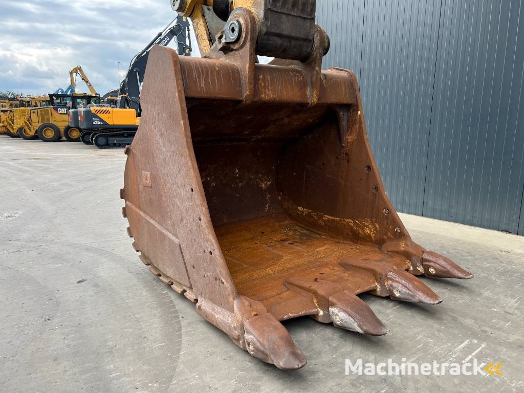 CAT 374FL ME | U/C 70%