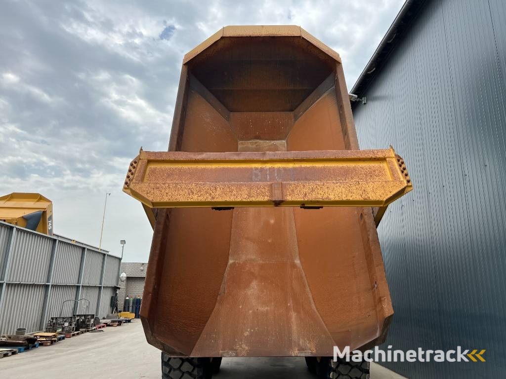 CAT 745 04A - New Tires