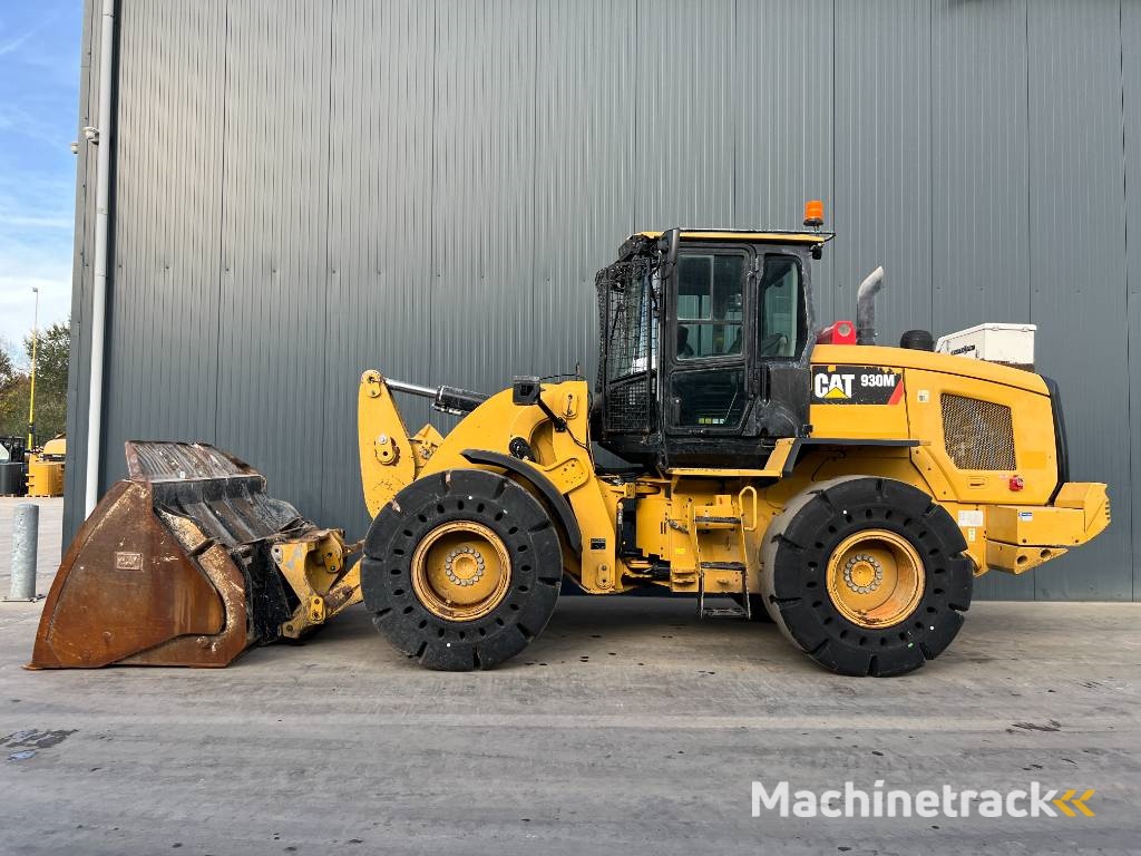 CAT 930M