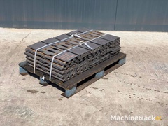 jcb-js240---js260---js300-shoes-pads