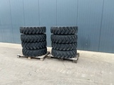 Minituur van Bridgestone 1000 x 20 Set / 10.00 x 20: 4x2 Tyres
