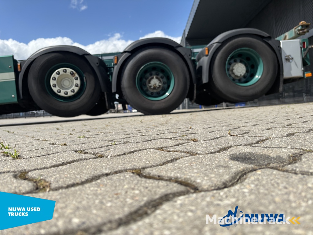 DAF XF 460 8x2 20ft container systeem