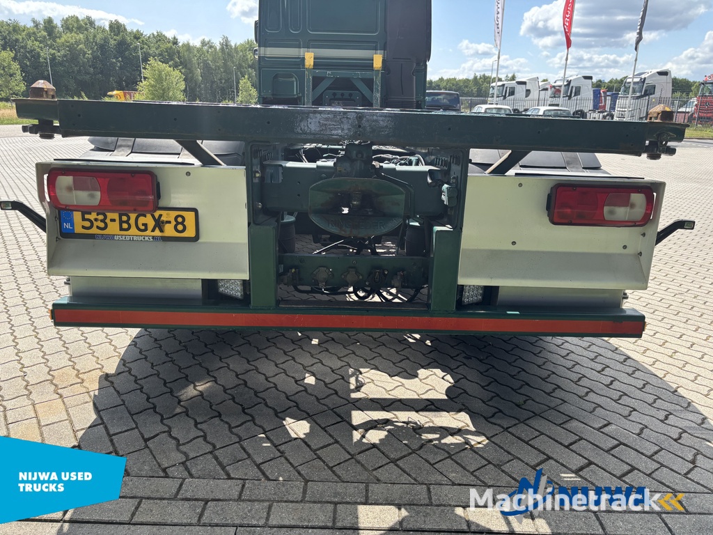 DAF XF 460 8x2 20ft container systeem