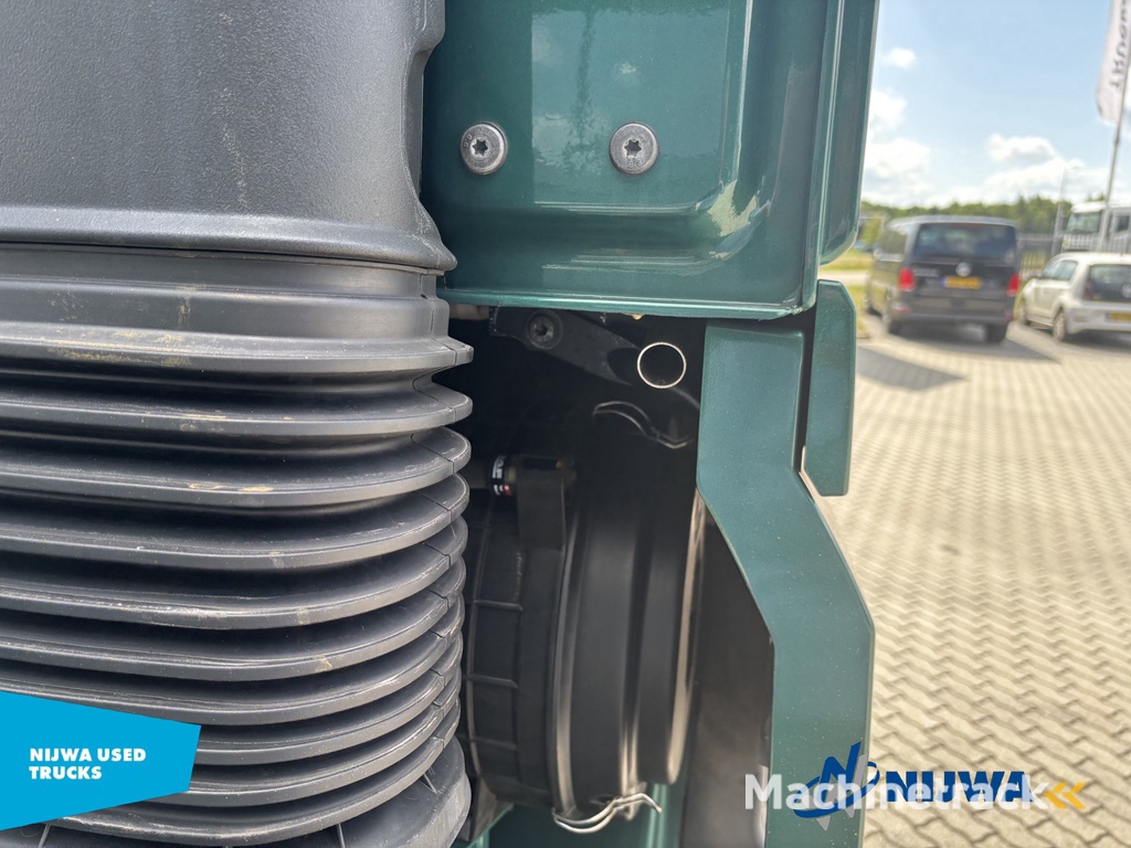 DAF XF 460 8x2 20ft container systeem