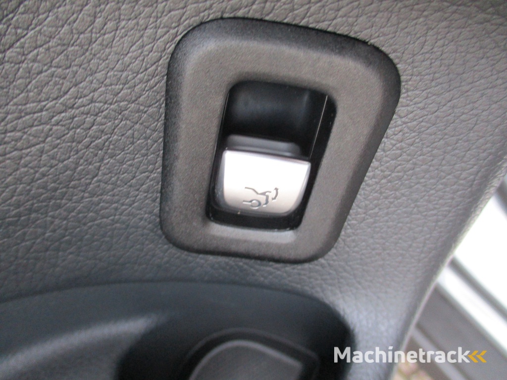 Mercedes-Benz GLC 300 245 PK 4MATIC Navi