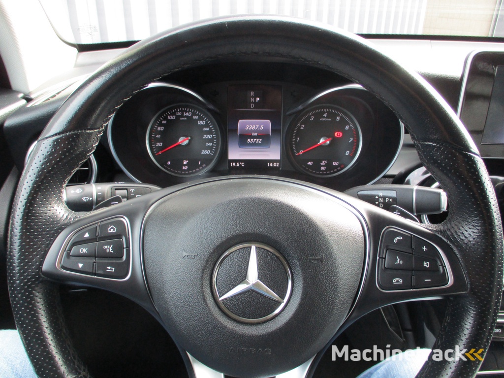 Mercedes-Benz GLC 300 245 PK 4MATIC Navi