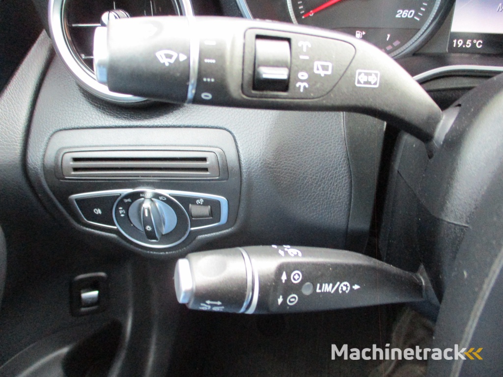 Mercedes-Benz GLC 300 245 PK 4MATIC Navi