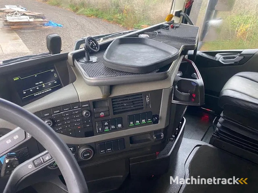 Volvo FH 500 XL  euro 6 full spoilered, 2 x tank, modeljaar 2017