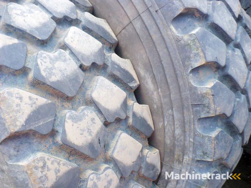 Michelin R20 365/85 XZL