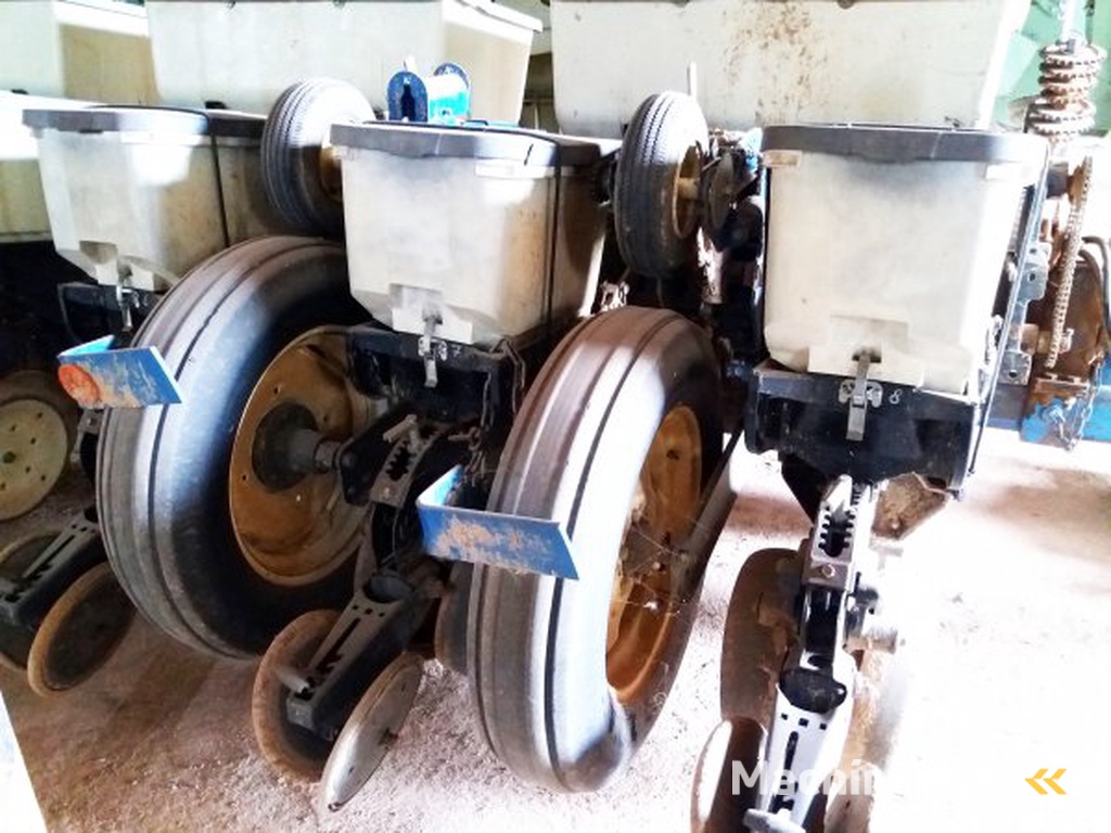 _JINÉ USA) Kinze - 3000