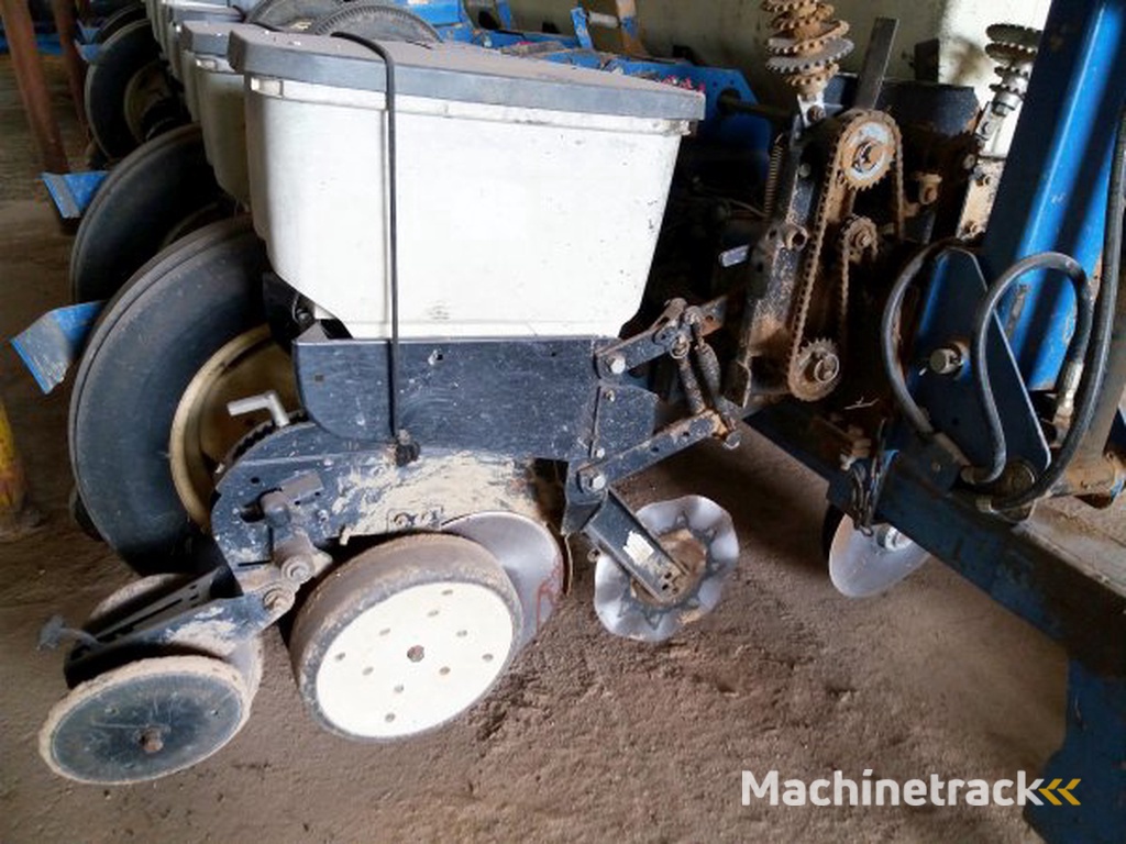 _JINÉ USA) Kinze - 3000