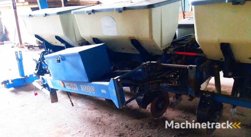 _JINÉ USA) Kinze - 3000