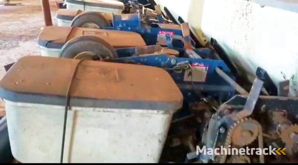 _JINÉ USA) Kinze - 3000