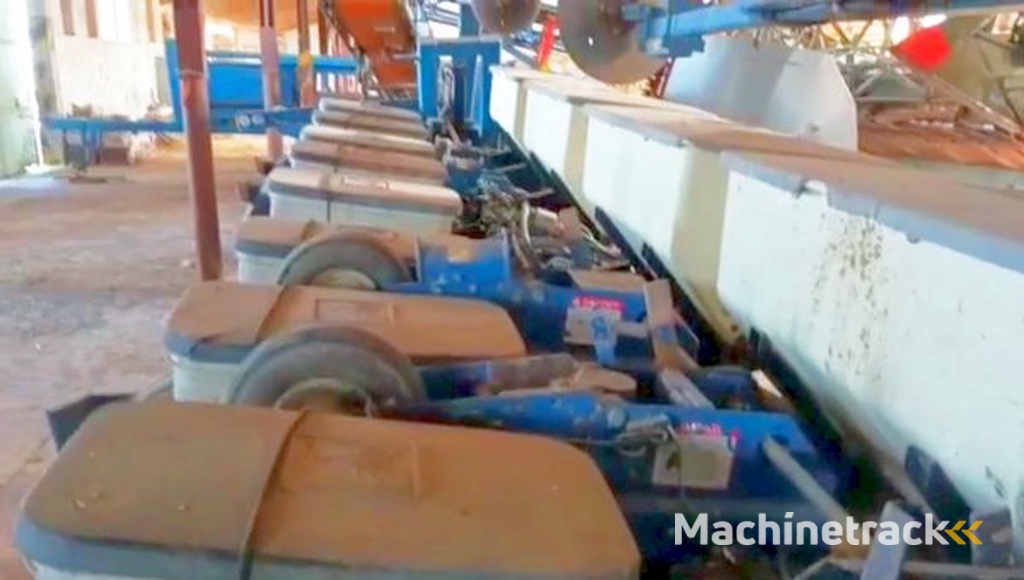 _JINÉ USA) Kinze - 3000