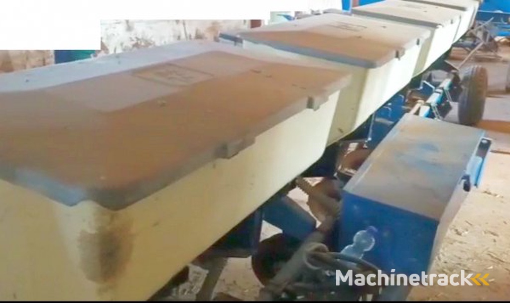 _JINÉ USA) Kinze - 3000