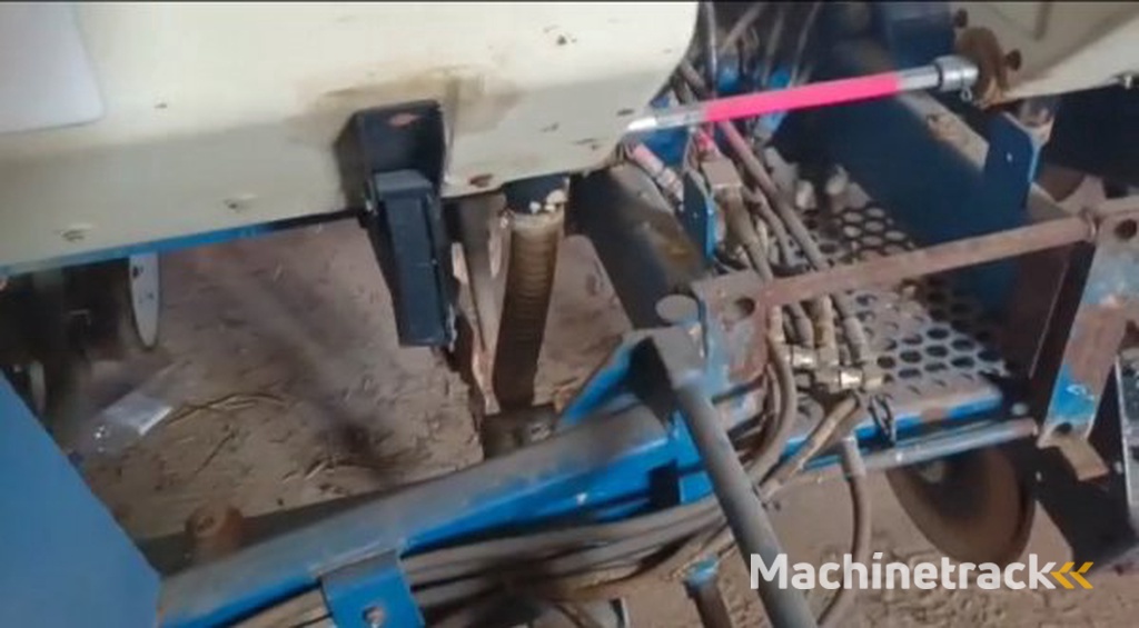 _JINÉ USA) Kinze - 3000