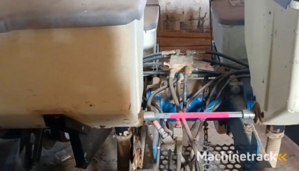 _JINÉ USA) Kinze - 3000