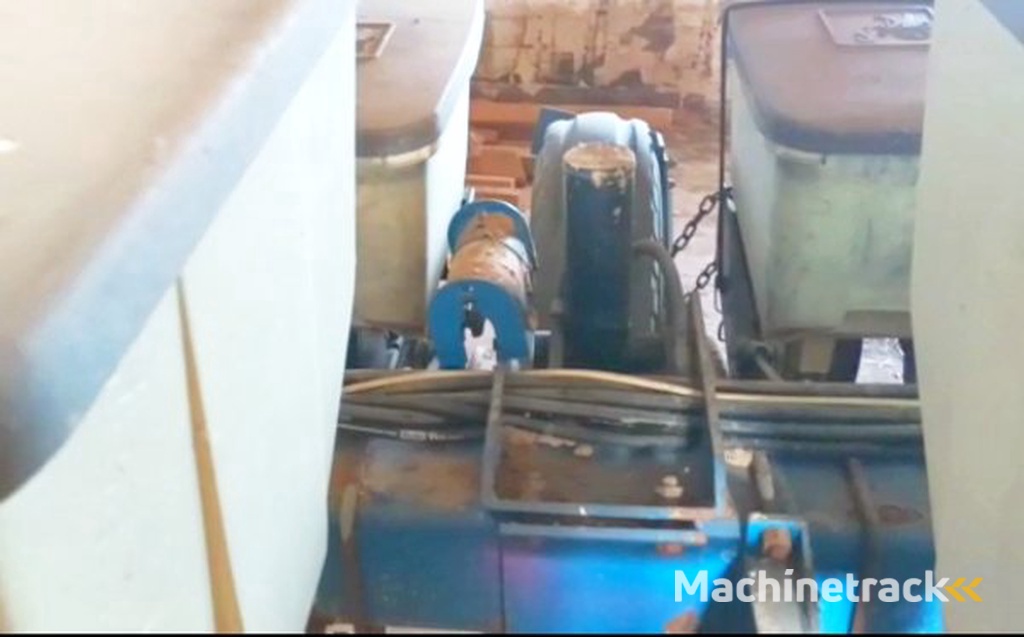 _JINÉ USA) Kinze - 3000