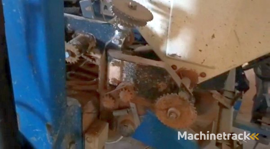 _JINÉ USA) Kinze - 3000