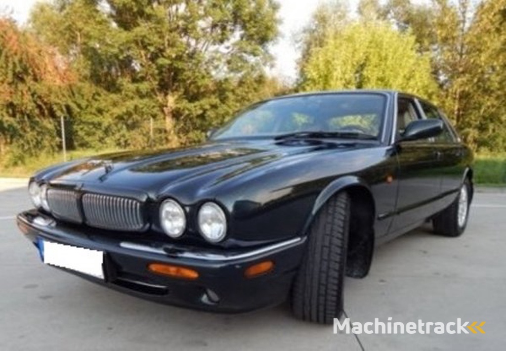_JINÉ Jaguar - XJ8 4.0 Sovereign