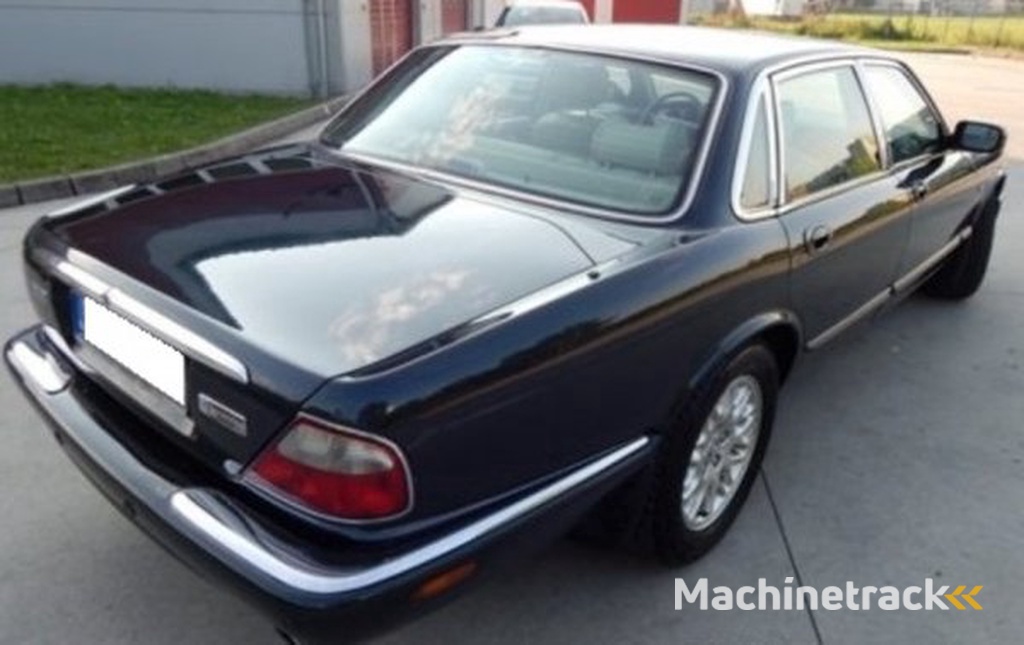 _JINÉ Jaguar - XJ8 4.0 Sovereign