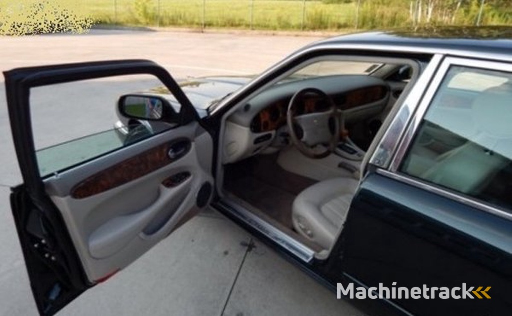 _JINÉ Jaguar - XJ8 4.0 Sovereign