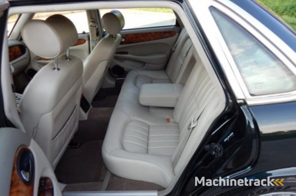 _JINÉ Jaguar - XJ8 4.0 Sovereign