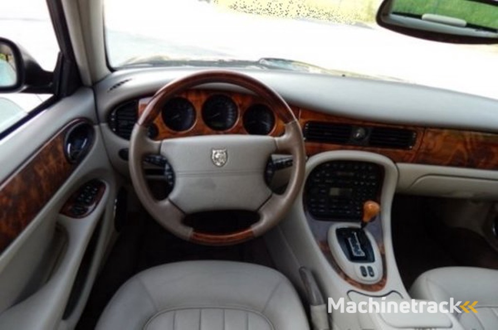 _JINÉ Jaguar - XJ8 4.0 Sovereign