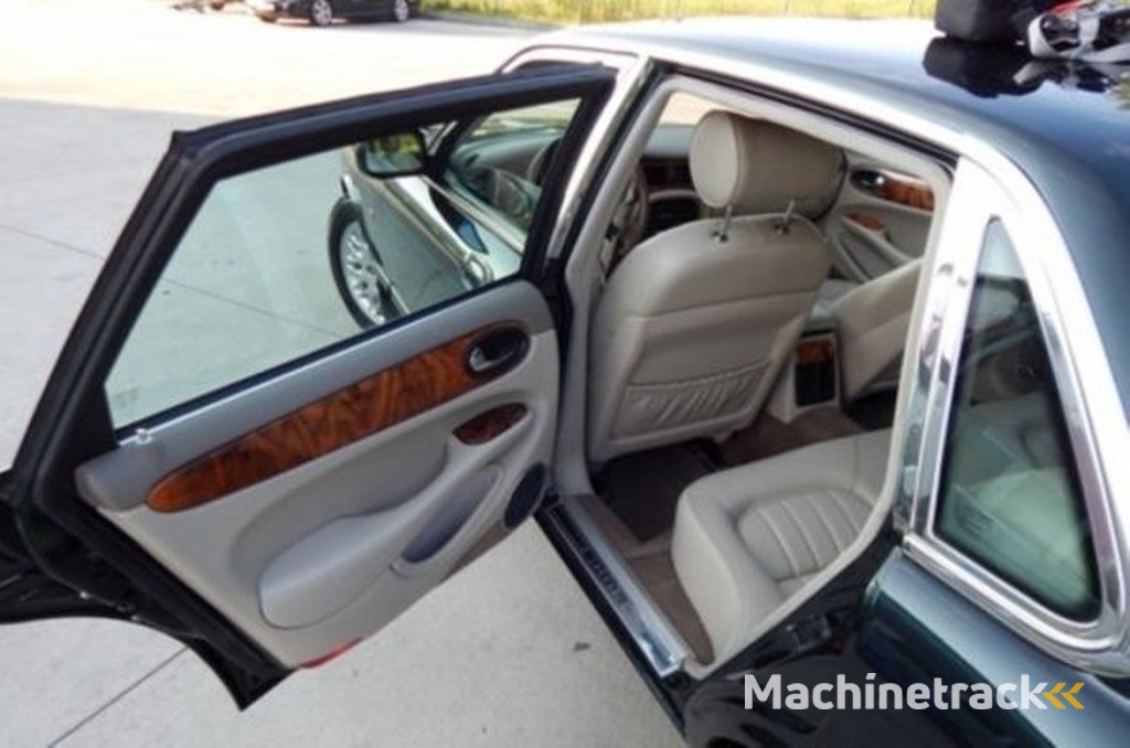 _JINÉ Jaguar - XJ8 4.0 Sovereign