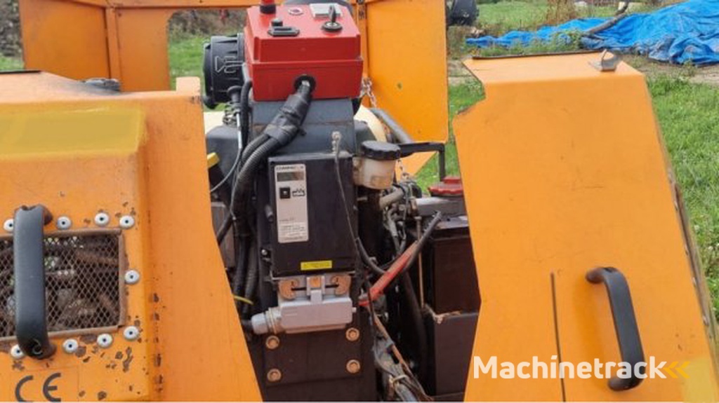 _JINÉ (D) KommTek/NIKO - RoboFlail ONE