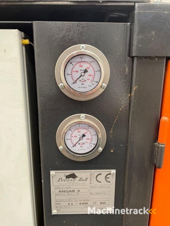 _JINÉ (IT/NL) Presse Bull/Bronneberg - Angar 3